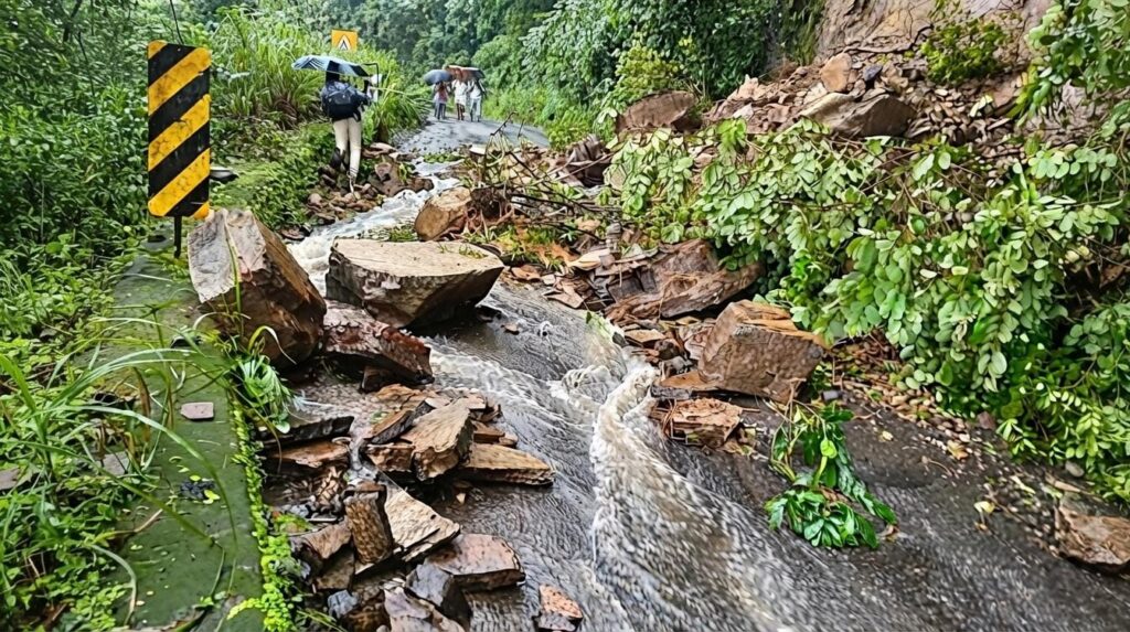 Wayanad heavy rain alert issued by the District Collector urging residents and tourists to avoid unnecessary travel.
