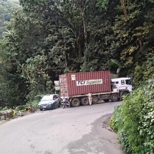 Traffic block at Thamarassery Ghat as heavy vehicles struggle at the 7th hairpin bend